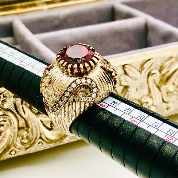 Rare Vintage Ornate Rhinestone Ring - Picture 12 of 16